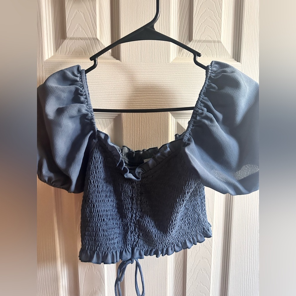 Cute blue top